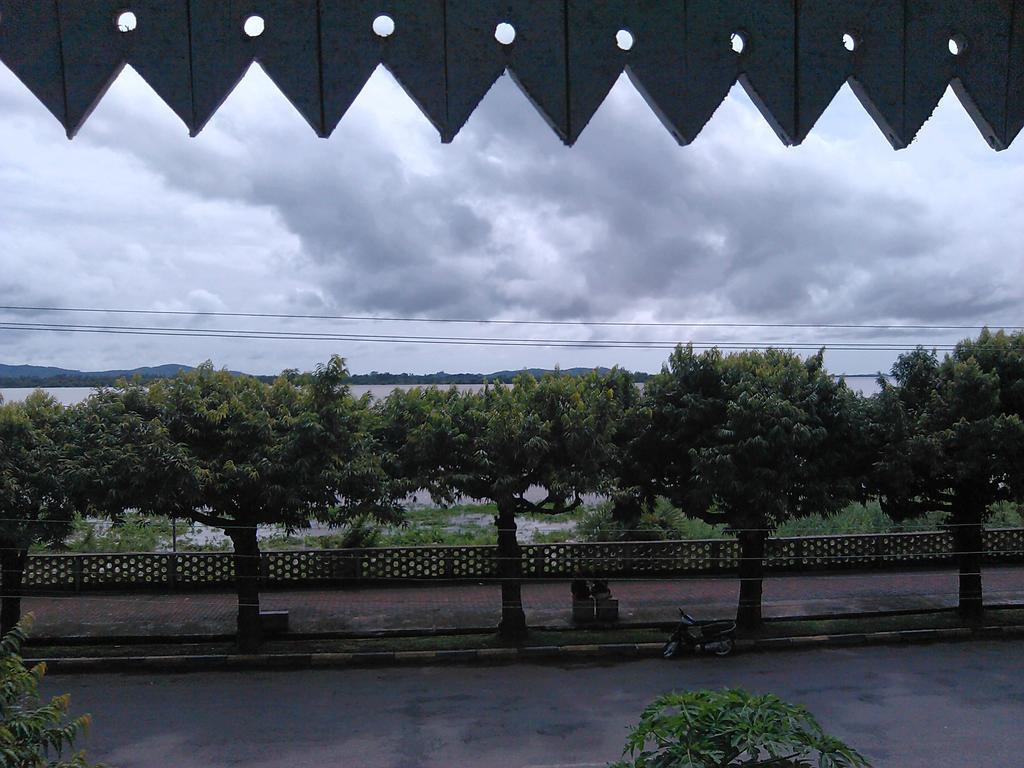 Breeze Guest House Maulmyine Phòng bức ảnh