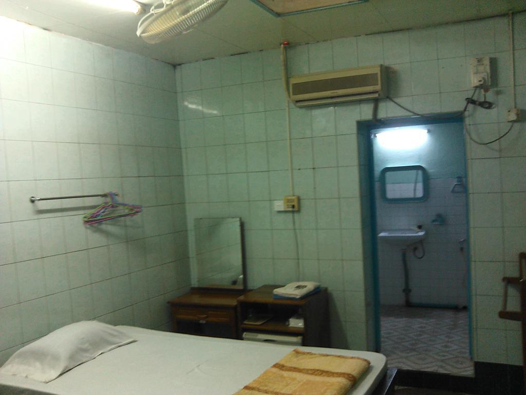 Breeze Guest House Maulmyine Phòng bức ảnh