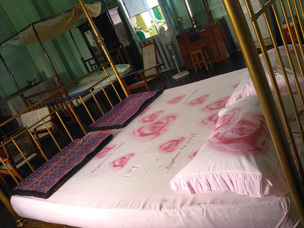 Breeze Guest House Maulmyine Phòng bức ảnh