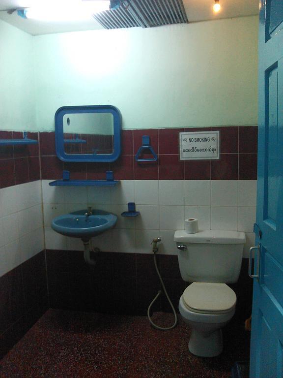 Breeze Guest House Maulmyine Phòng bức ảnh