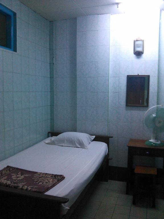 Breeze Guest House Maulmyine Phòng bức ảnh